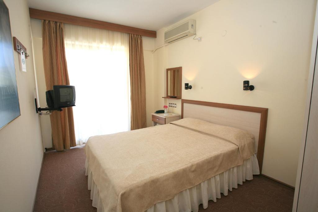 Saturn Hotel Kusadası Quarto foto